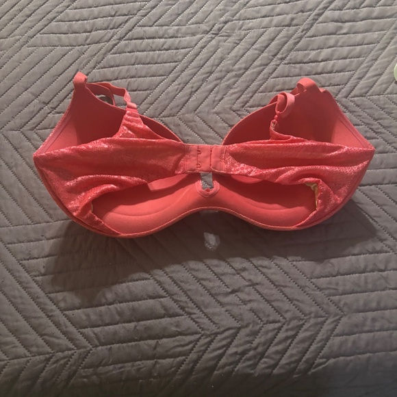 Victoria’s Secret Incredible Plunge Push Up Bra - Picture 2 of 3